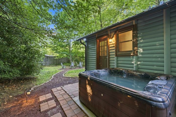 Hot tub beside the cabin under the trees